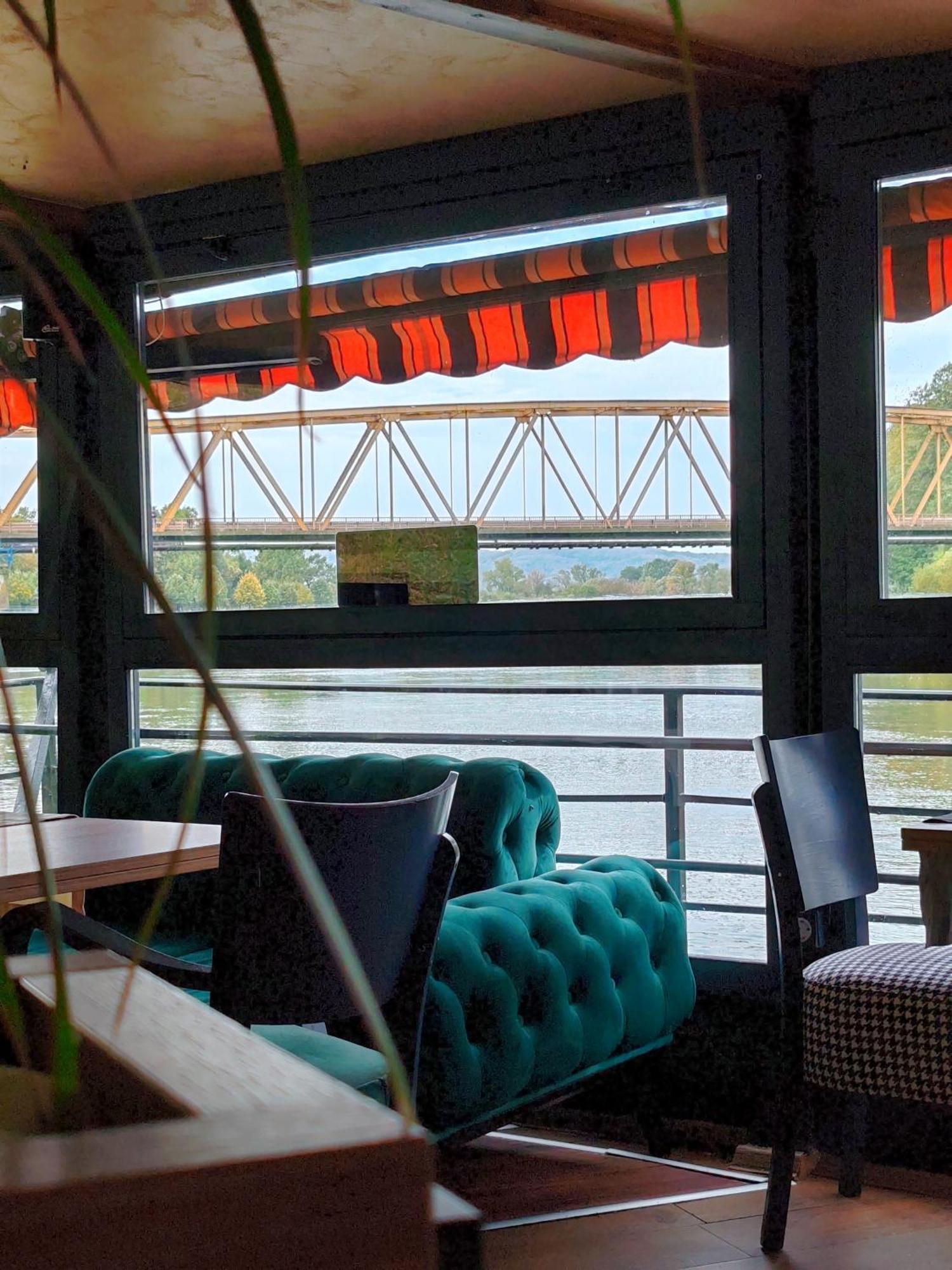 Cruiser Restoran Чуприя Экстерьер фото