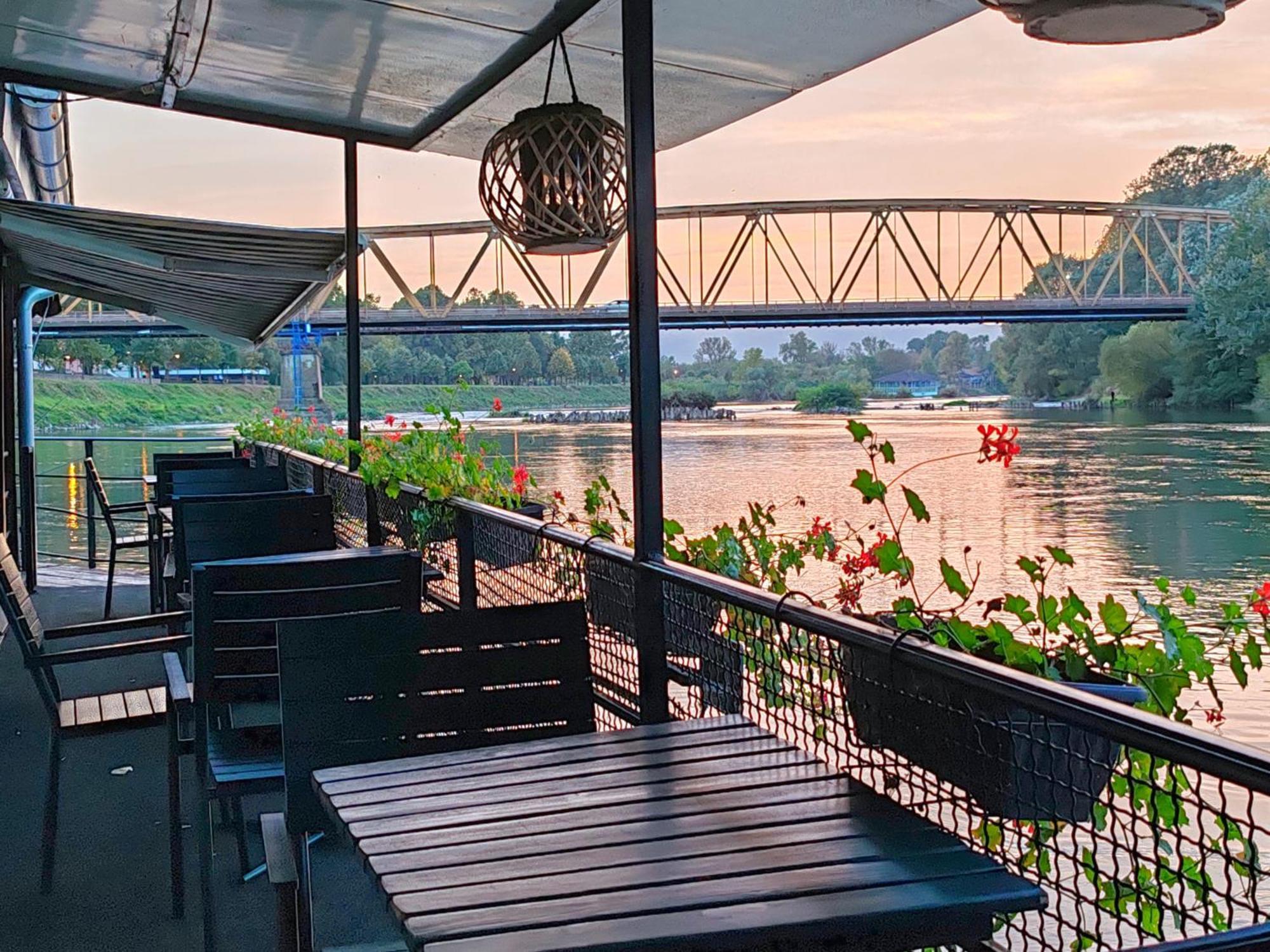 Cruiser Restoran Чуприя Экстерьер фото